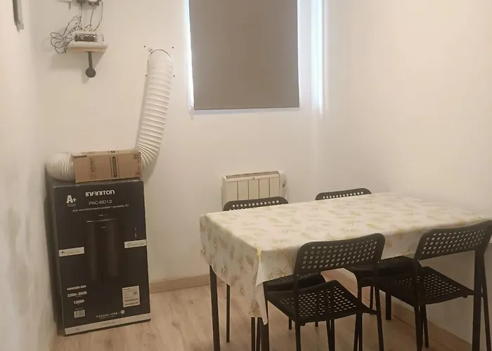 Cozy With A/c Near Toledo