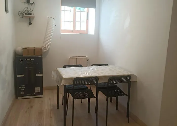 Cozy With A/c Near Toledo